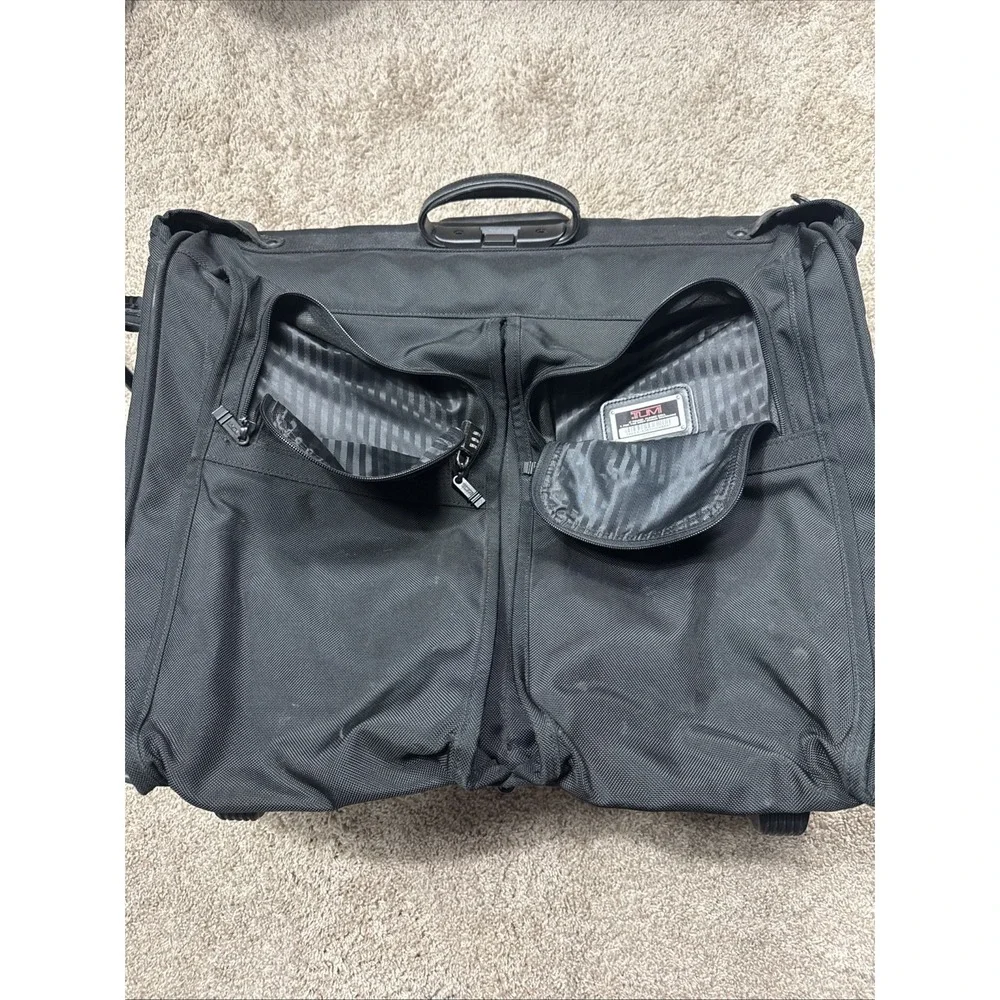TUMI 2231D3 Wheeled Folding 3 Way Garment Bag Nylon 24x14x20 Black EXCELLENT‎